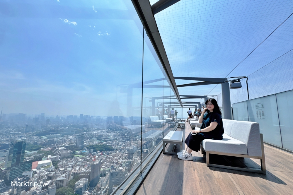 SHIBUYA SKY露天觀景沙發與座位區，可一邊休息一邊欣賞東京風景