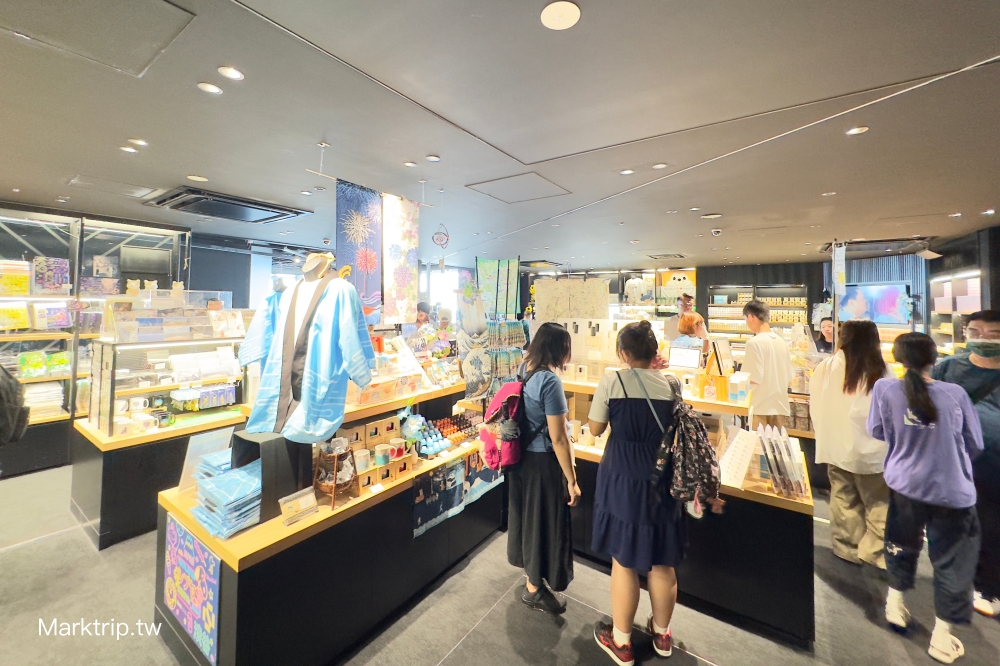 SHIBUYA SKY紀念品賣店販售澀谷風格的生活雜貨與設計商品