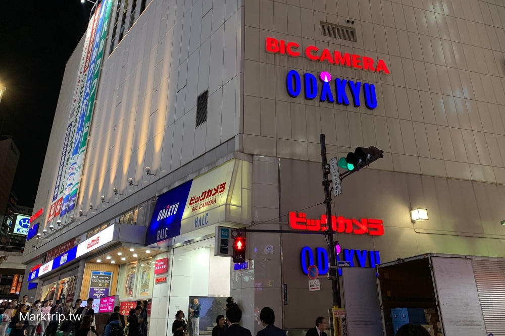 BIC CAMERA新宿西口本店外觀與入口景象