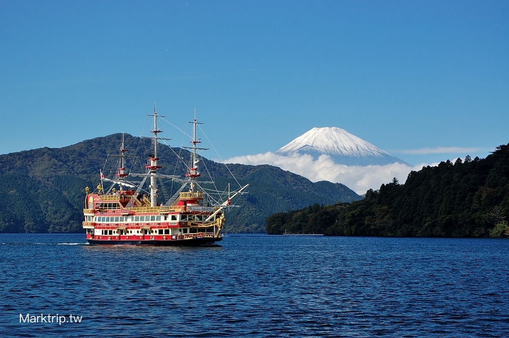 芦之湖海賊船航行與富士山景色