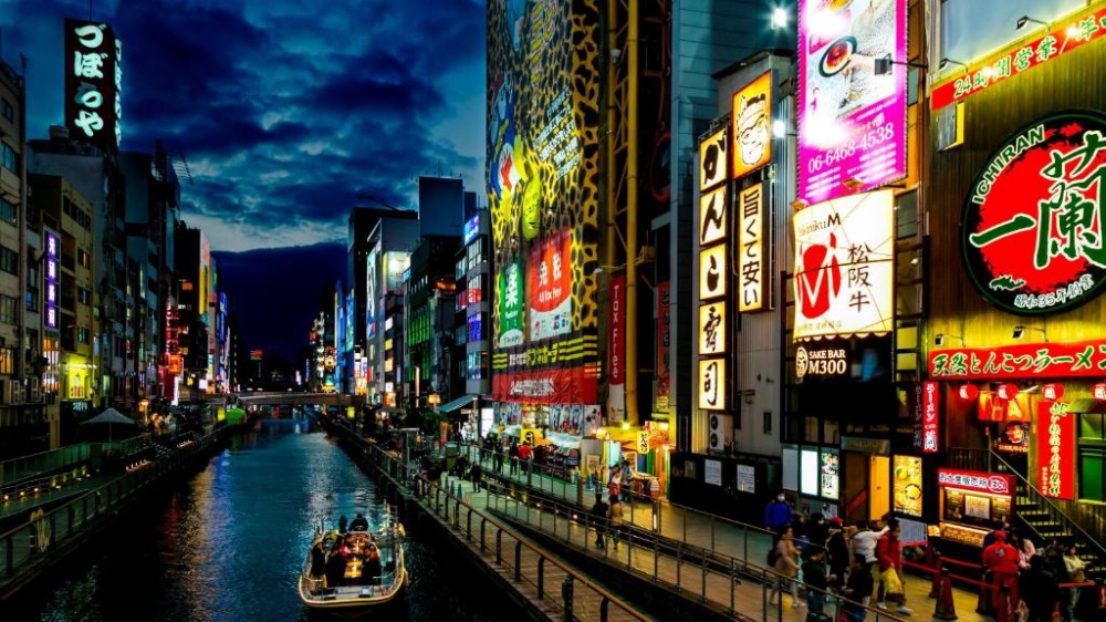 大阪住宿熱門逛街區域，心齋橋道頓堀運河前