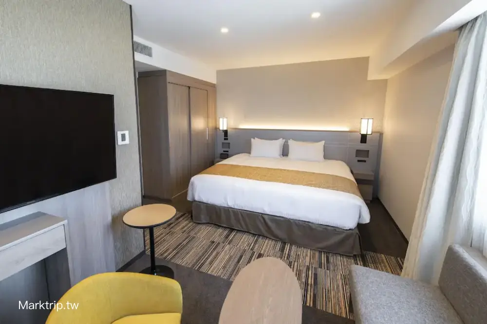 淺草東武飯店豪華雙人房實景，現代簡約風格。